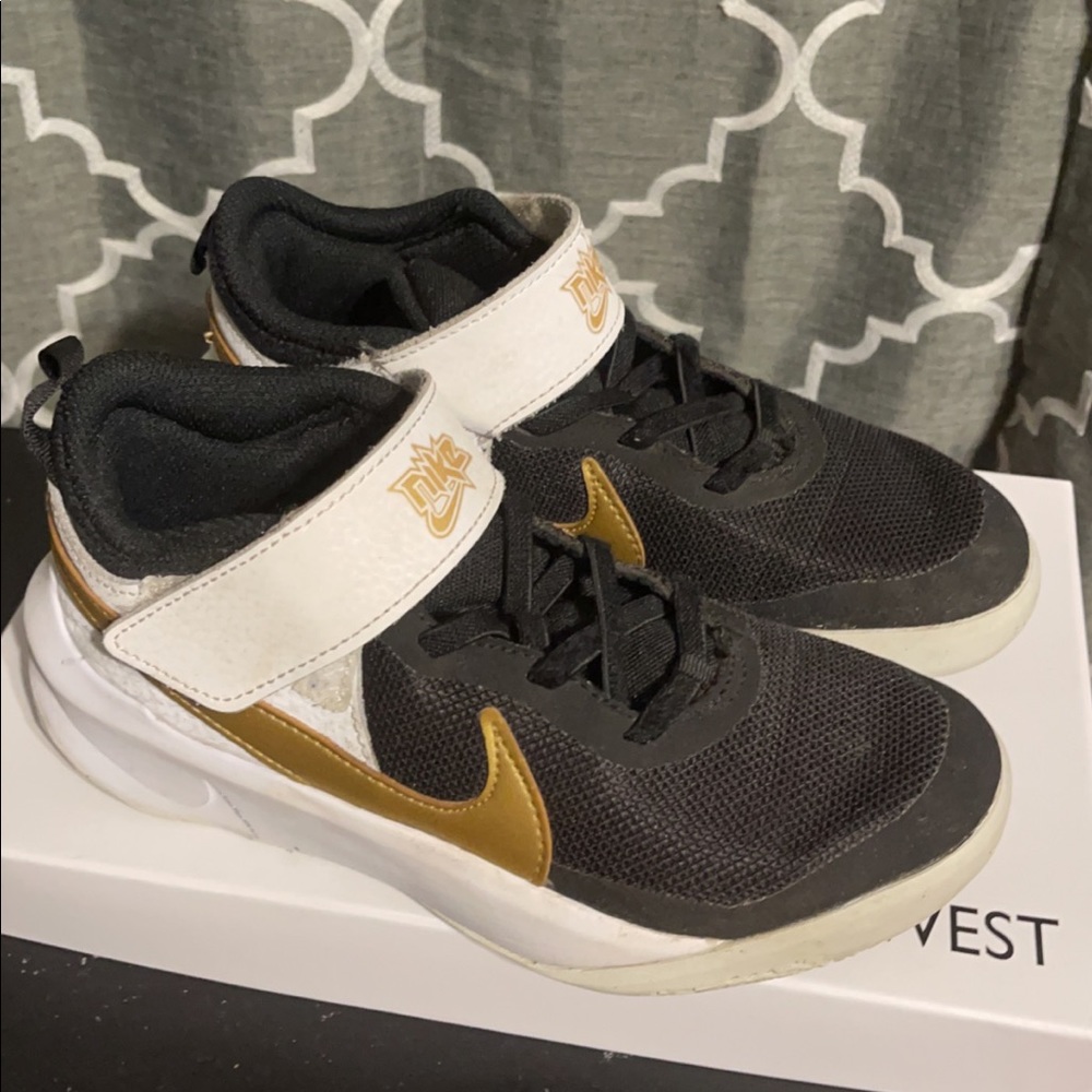 Nikes (unisex)